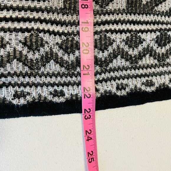 Questions Black White Aztec Sleeveless Open Front Hi Lo Hem Sweater Cardigan 1X - Picture 11 of 12